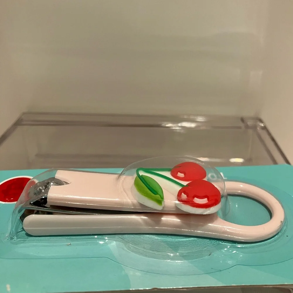Diamond Cosmetics Cherry Toenail Clipper NWT